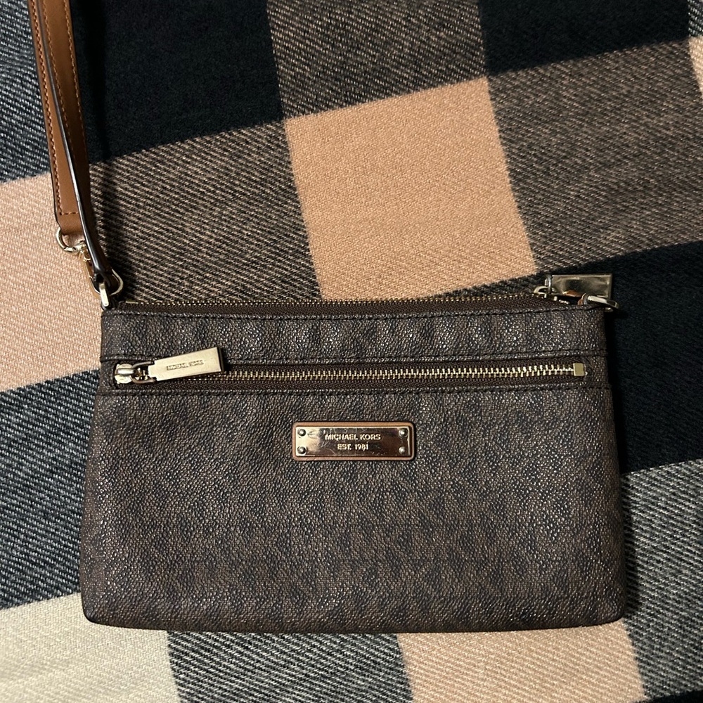 Michael Kors Jet Set Large Wristlet